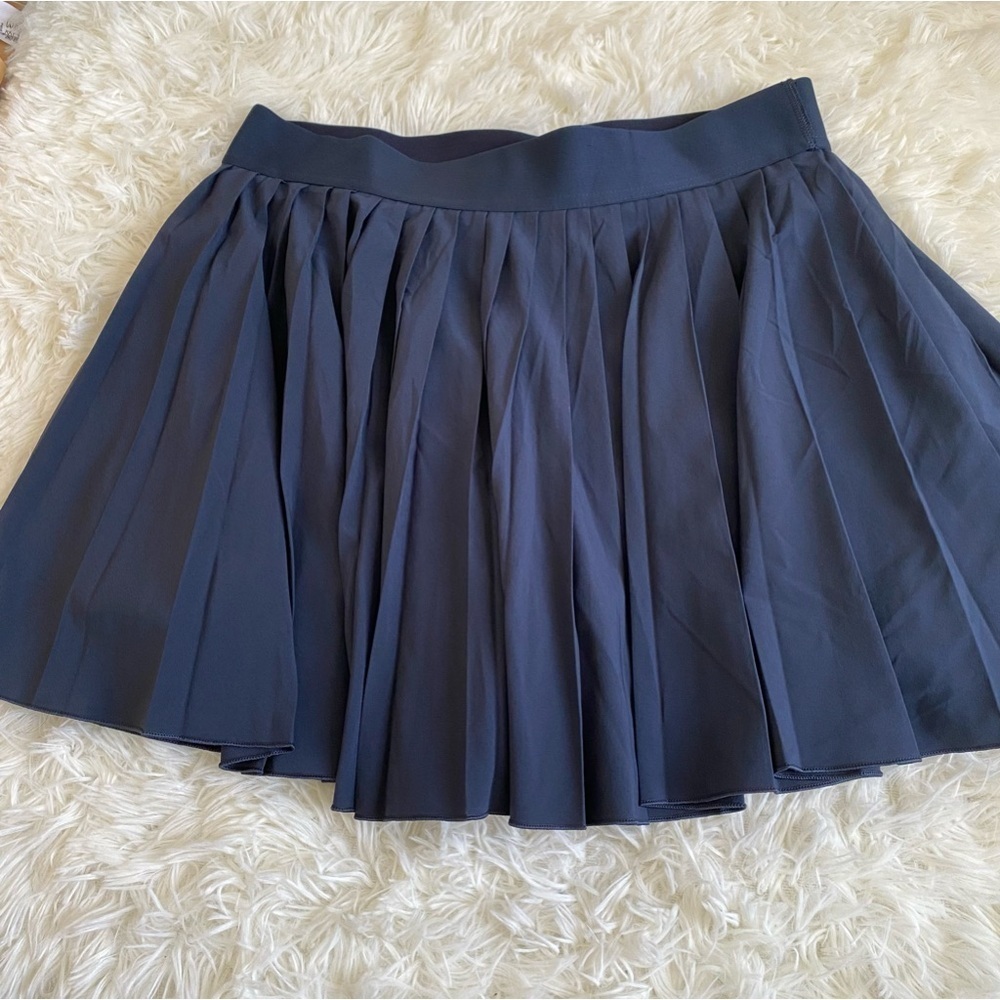 Aritzia TnAction TnaMOVE™ Tennis Mini Skirt in Total Eclipse - Picture 3 of 9